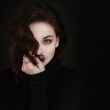 ateli�rov� portr�t, modelka Karol�na Mlejnkov�_fotografka Nikol Obrov� Praha